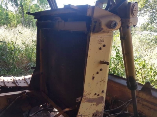 ขาย 390,000 บาท CATTERPILAR D6H (ไม่มีเครื่อง-เกียร์).  โช่หนา แผ่นสวย เอกสารเล่มทะเบียน  รถอยู่ จ.ปราจีนบุรี โทร&amp;ไอดีไลน์ 0610710295