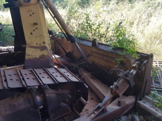 ขาย 390,000 บาท CATTERPILAR D6H (ไม่มีเครื่อง-เกียร์).  โช่หนา แผ่นสวย เอกสารเล่มทะเบียน  รถอยู่ จ.ปราจีนบุรี โทร&amp;ไอดีไลน์ 0610710295