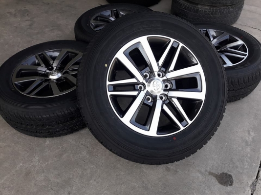 ขายล้อแม็กป้ายแดง fortuner 18" พร้อมยางปี17สนใจติดต่อร้าน ก.เจริญการยางครับ 081-3747940