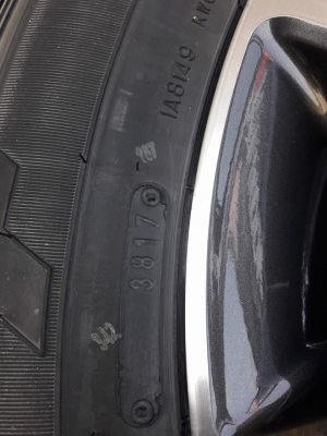 ขายล้อแม็กป้ายแดง fortuner 18" พร้อมยางปี17สนใจติดต่อร้าน ก.เจริญการยางครับ 081-3747940