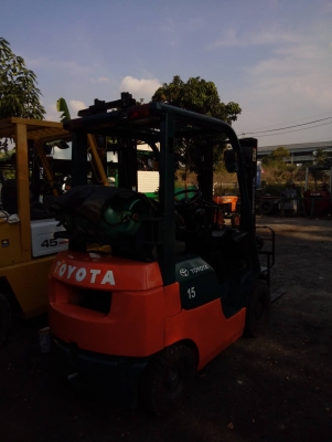 +++ ขายโฟล์คลิฟท์  TOYOTA 7FG15  ขนาด  1.5  ตัน  เครื่องยนต์เบนซิน  เสา  3  ม.  เกียร์ธรรมดา  ยางตันครับ