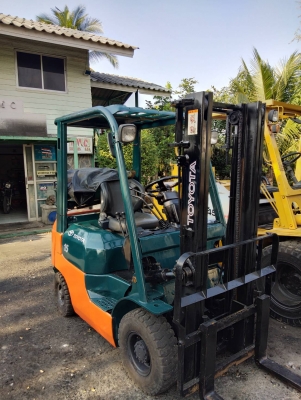 +++ ขายโฟล์คลิฟท์  TOYOTA 7FG15  ขนาด  1.5  ตัน  เครื่องยนต์เบนซิน  เสา  3  ม.  เกียร์ธรรมดา  ยางตันครับ