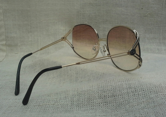 แว่นตาเฟรนช์วินเทจทศวรรษ 1980's โดยต้นตำร้บ 'บัตเตอร์ไฟล์ โมเดล' Vintage CHRISTIAN DIOR handmade in Paris, France แว่นตาเฟรนช์วินเทจทศวรรษ 1980's โดยต้นตำร้บ 'บัตเตอร์ไฟล์ โมเดล' Vintage CHRISTIAN DIOR handmade in Paris, France