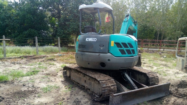 ขาย!! >>> Kobelco Sk40SR พร้อมใช้งาน แถมบุ้งกี๋ปาดเลนให้ <<< เบอร์ติดต่อ 098-7155789 086-4631102