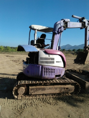 ขายรถขุด รถบ้าน ยี่ห้อ KOMATSU รุ่น  PC30UU-3  คอนโทรนน้ำมัน/ออฟเซ็ทบูม / ปั้มนิ้ว /เครื่องยนต์  3TN84E  ขายถูกตามสภาพสนใจ 089-2619445