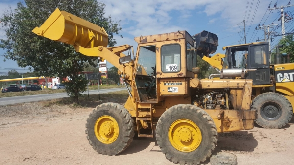 ขายรถตัก ยี่ห้อ KOMATSU  รุ่น JH30B  ราคาถูก สภาพดี สนใจติดต่อคุณรัตนศักดิ์ โทร.081-7621704