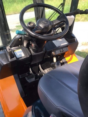 รถยก TOYOTA  รุ่น 7  ขนาด  1.5  ตัน