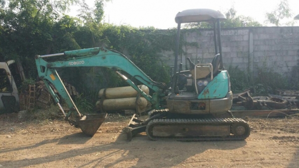 ขายแบคโฮkobelco sk25sr ปั้มนิ้ว คอนโทรลสั้น