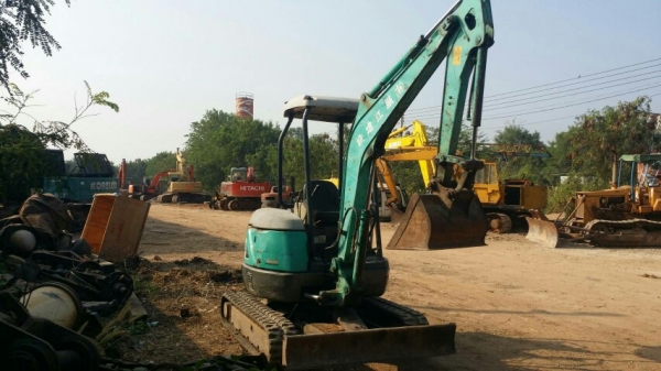 ขายแบคโฮkobelco sk25sr ปั้มนิ้ว คอนโทรลสั้น