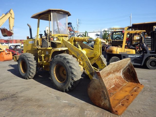 ขายรถตัก ยี่ห้อ TCM รุ่น E835