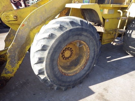 ขายรถตัก ยี่ห้อ TCM รุ่น E835