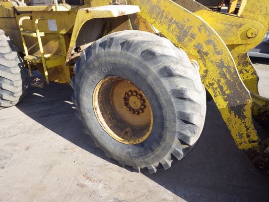 ขายรถตัก ยี่ห้อ TCM รุ่น E835