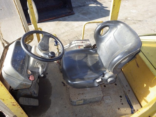 ขายรถตัก ยี่ห้อ TCM รุ่น E835