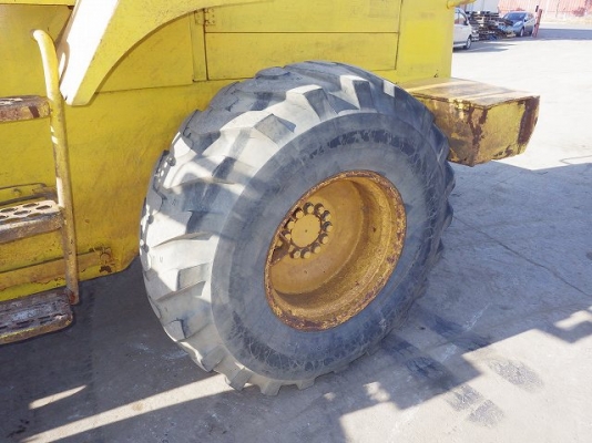 ขายรถตัก ยี่ห้อ TCM รุ่น E835