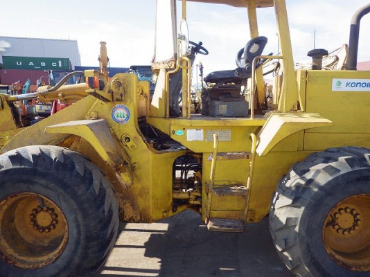 ขายรถตัก ยี่ห้อ TCM รุ่น E835