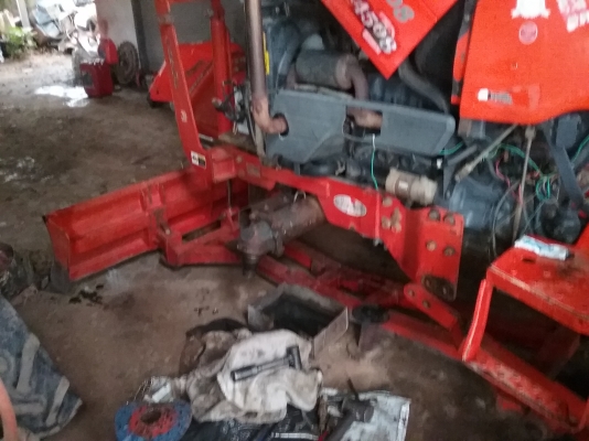 ขอท่านที่พร้อมและต้องการรถจริง ๆ ครับ L4508 รถ ปี 52 สภาพพร้อมใช้ ใบดันหน้า ฝานหลัง 24 นิ้ว เต็ม ๆ เล่มพร้อม ราคาต่อรองกันได้ อุปกรณ์เปลี่ยนหลายชิ้น ซีลล้อหน้า หลัง เปลี่ยนใหม่