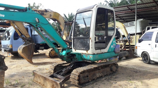KOMATSU PC30-7E เอกสารอินวอย โซ่แผ่น ช่วงล่างใหม่ แอร์พร้อม ราคา 350,000 รถตรัง