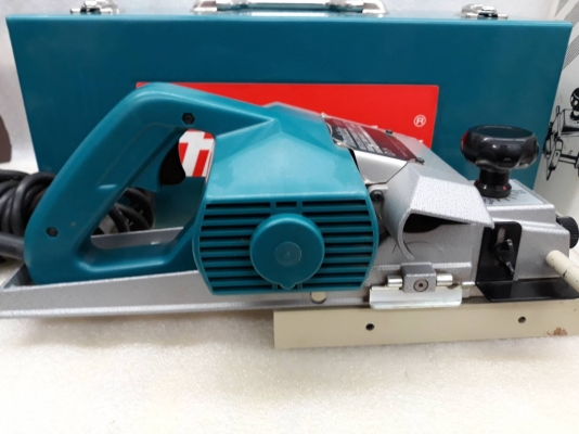 กบ Makita แท้ 3 นิ้ว ตัวใหญ่ 1100 Made in Japan ของแท้ สภาพใหม่มาก มีกล่องเหล็ก อุปกรณ์ครบ กบ Makita แท้ 3 นิ้ว ตัวใหญ่ 1100 Made in Japan ของแท้ สภาพใหม่มาก มีกล่องเหล็ก อุปกรณ์ครบ