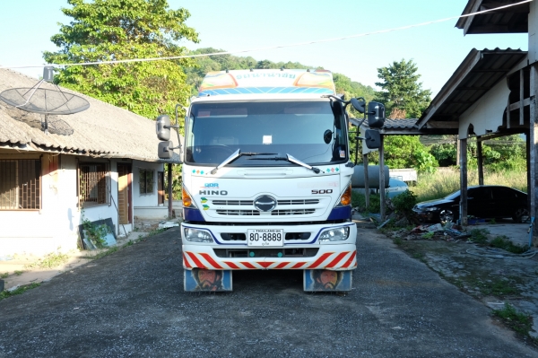 หาซื้อดาวร์รถบรรทุก  ยี่ห้อ hino รุ่น FM8J ปี55 250 แรงม้าที่ผ่อนไม่ไหว