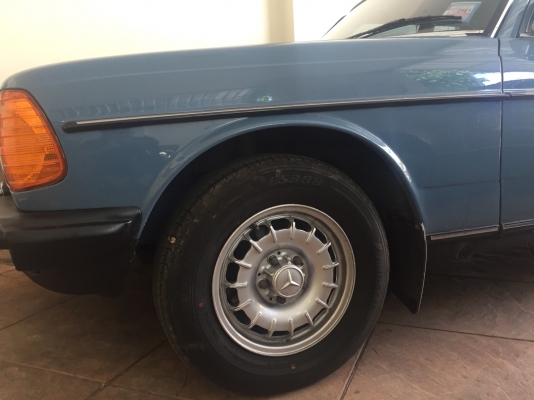 ขายถูก Benz W 123 Classic ขายถูก Benz W 123 Classic