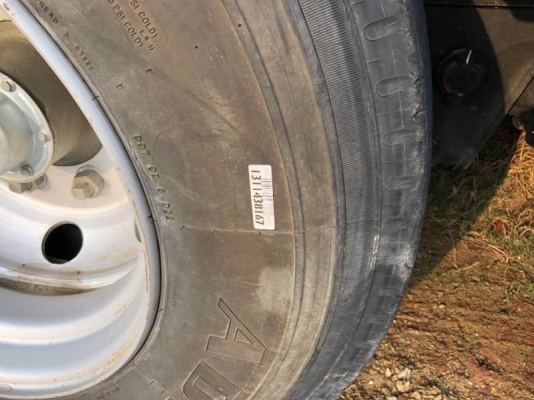 ขาย 785,000 บาท หางโลเบต SAMMIT ปี 57 ยาว 12   กว้าง 2.5 เมตร สูง 80 ชม.  3 คาน มีวิน 3 ตัน บันไดไฮโดรลิก สภาพสวยพร้อมใช้ เอกสารเล่มทะเบียน.  สินค้าอยู่  นครปฐม  โทร&amp;ไอดีไลน์ 0610710295