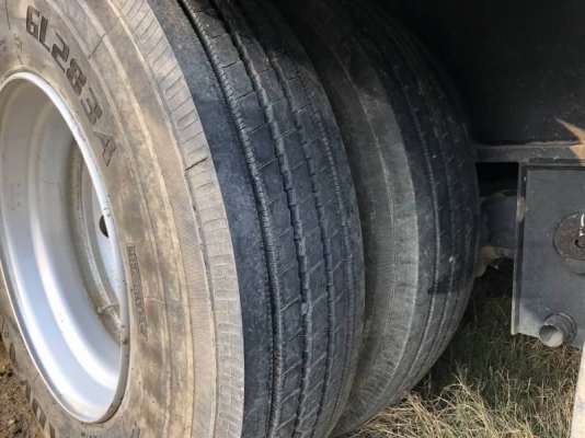 ขาย 785,000 บาท หางโลเบต SAMMIT ปี 57 ยาว 12   กว้าง 2.5 เมตร สูง 80 ชม.  3 คาน มีวิน 3 ตัน บันไดไฮโดรลิก สภาพสวยพร้อมใช้ เอกสารเล่มทะเบียน.  สินค้าอยู่  นครปฐม  โทร&amp;ไอดีไลน์ 0610710295