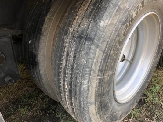 ขาย 785,000 บาท หางโลเบต SAMMIT ปี 57 ยาว 12   กว้าง 2.5 เมตร สูง 80 ชม.  3 คาน มีวิน 3 ตัน บันไดไฮโดรลิก สภาพสวยพร้อมใช้ เอกสารเล่มทะเบียน.  สินค้าอยู่  นครปฐม  โทร&amp;ไอดีไลน์ 0610710295