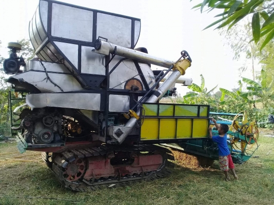 รถเกี่ยวข้าว รถเกี่ยวข้าว