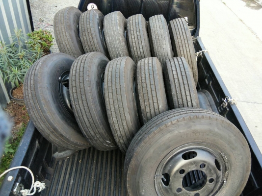 ขายถอดป้ายแดง700R16 บริดจสโตน ปี17 มี12ชุด ชุดละ3000X12=36000 ถูกและคุ้มสุดๆ