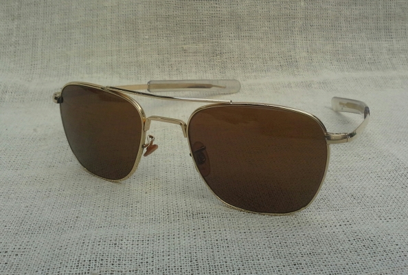แว่นตาอเมริกันโกลด์ฟิลด์ 12 K ยุค '60s 'ราชันย์แห่งเสืออากาศ' ตัวลึกที่สุด ! Vintage WELSH handmade in USA แว่นตาอเมริกันโกลด์ฟิลด์ 12 K ยุค '60s 'ราชันย์แห่งเสืออากาศ' ตัวลึกที่สุด ! Vintage WELSH handmade in USA