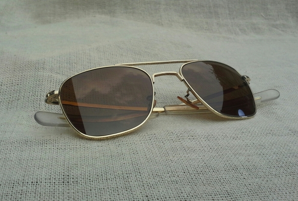 แว่นตาอเมริกันโกลด์ฟิลด์ 12 K ยุค &#039;60s &#039;ราชันย์แห่งเสืออากาศ&#039; ตัวลึกที่สุด ! Vintage 