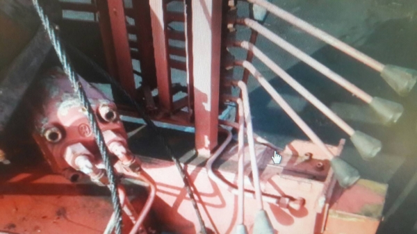 ขายเครนติดรถบรรทุก เก่าจากนอก  พร้อมใช้งาน 3 ปลอก2ชัก  ยังไม่เคยใช้งานในไทย ราคา63,000 บาท