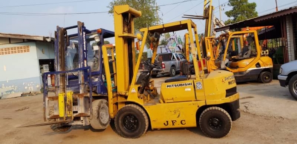 ขายด่วนรถยกMITSUBISHI FG20-18 ยก2ตันเพาเวอรเสาสูง4เมตรยกให้ดูของหนัก2.5ตันสบายๆๆจริงๆรถนอกนำเข้ายังไม่เคยใช้งานในเมืองไทยเลยย