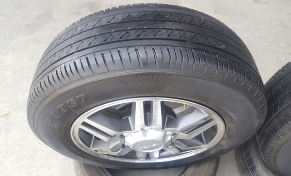 ขายล้อISUZU Hi 16 ยาง215/65/16 ปี 16  4 ล้อ