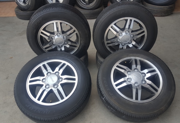 ขายล้อISUZU Hi 16 ยาง215/65/16 ปี 16  4 ล้อ