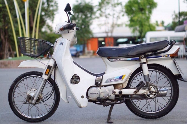 ร้าน วุฒิ นนบุรี ขาย HONDA ครีม100cc. รถสวยเดิมๆ