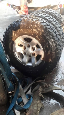 ขายยางอ๊อฟโรด31นิ้ว ขอบ15พร้อมกระทะปี14 ไม่ค่อยได้ใช้ครับตื่งยางยังไม่หมดเลยครับ เอาไปใช้ได้อีกนานดอกเหลือเพียบ ขาย8200บาท