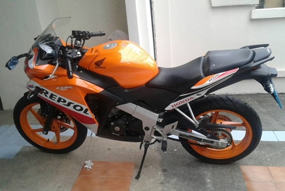 ขายด่วน-ไม่แพง!! ฮอนด้า CBR150R รถมือ2สภาพใหม่เอี่ยม ซื้อมาจอดไว้เฉยๆ ขายด่วน-ไม่แพง!! ฮอนด้า CBR150R รถมือ2สภาพใหม่เอี่ยม ซื้อมาจอดไว้เฉยๆ