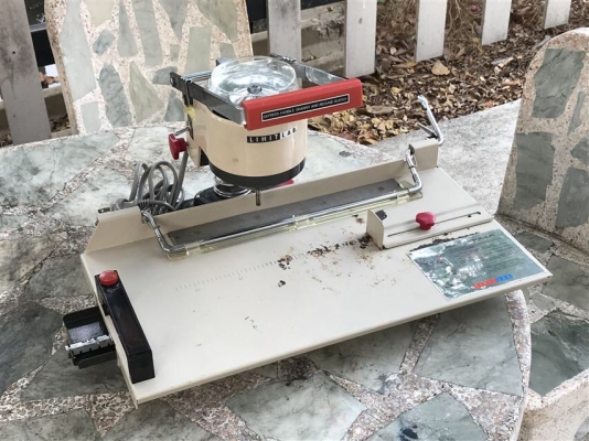 เครื่องเจาะกระดาษไฟฟ้า LIHIT LAB. รุ่น 2001/AA-SIX MADE IN JAPAN