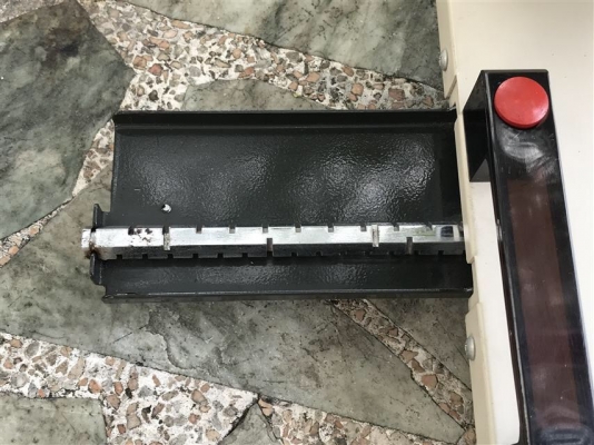 เครื่องเจาะกระดาษไฟฟ้า LIHIT LAB. รุ่น 2001/AA-SIX MADE IN JAPAN เครื่องเจาะกระดาษไฟฟ้า LIHIT LAB. รุ่น 2001/AA-SIX MADE IN JAPAN