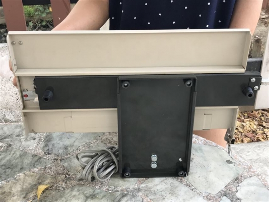 เครื่องเจาะกระดาษไฟฟ้า LIHIT LAB. รุ่น 2001/AA-SIX MADE IN JAPAN เครื่องเจาะกระดาษไฟฟ้า LIHIT LAB. รุ่น 2001/AA-SIX MADE IN JAPAN