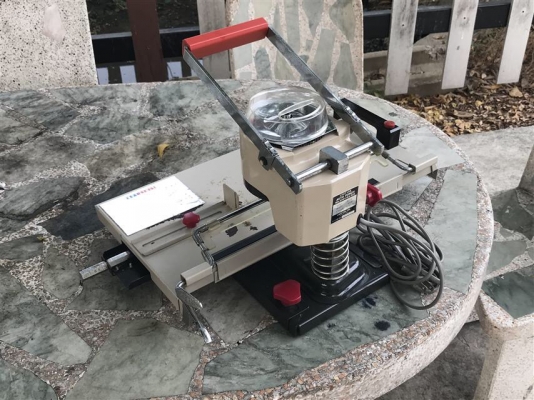 เครื่องเจาะกระดาษไฟฟ้า LIHIT LAB. รุ่น 2001/AA-SIX MADE IN JAPAN เครื่องเจาะกระดาษไฟฟ้า LIHIT LAB. รุ่น 2001/AA-SIX MADE IN JAPAN