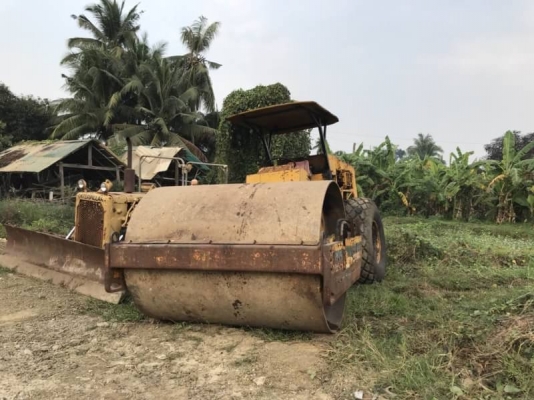 ขาย 355,000 บาท รถบด BETELLI  2 เพลา เครื่องดี. เกียร์ดี สภาพพร้อมใช้.  เอกสารอินวอยท์  สินค้าอยู่  นครปฐม โทร&amp;ไอดีไลน์ 0610710295