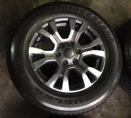 แม็กป้ายแดง Ford ranger wildtrak ขอบ18 พร้อมยางป้ายแดง Bridgestone 265-60-18 ปี 17 ตุ่ม เส้นสีชัดๆ