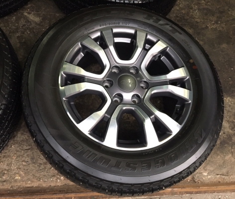แม็กป้ายแดง Ford ranger wildtrak ขอบ18 พร้อมยางป้ายแดง Bridgestone 265-60-18 ปี 17 ตุ่ม เส้นสีชัดๆ