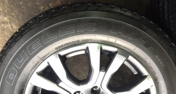 แม็กป้ายแดง Ford ranger wildtrak ขอบ18 พร้อมยางป้ายแดง Bridgestone 265-60-18 ปี 17 ตุ่ม เส้นสีชัดๆ