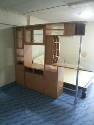 ขายเตียง+ตู้โชว์+โต๊ะเครื่องแป้ง ราคาถูก 3000 บาท ด่วน โทร 0955408658