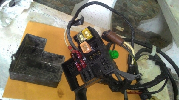 ขายกล่องฟิวส์ฮีโร่ พร้อมสายไฟครบ (รวมส่งครับ)