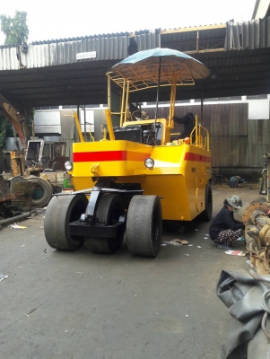 รถบดล้อยาง7ล้อ WATANABE เก่านอก เอกสารอินวอยซ์ ซื้อผ่อนจัดแน็นให้ รถบดล้อยาง7ล้อ WATANABE เก่านอก เอกสารอินวอยซ์ ซื้อผ่อนจัดแน็นให้