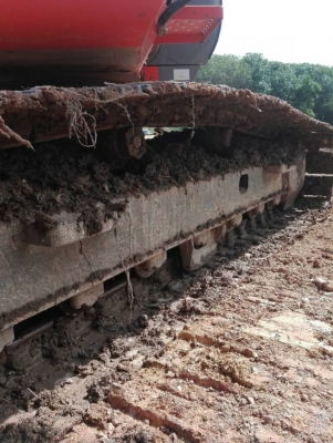 ขาย 1,390,000 HITACHI zx 200-1 JANPAN ทำงาน 15,000 ชม. ไฟฟ้าสมบูณร์ เครื่องดี ปั้มแรง เอวแน่น ช่วงล่างสวย อินวอยทร์ รถอยู่ จันทบุรี 090-772-3710 090-772-3708